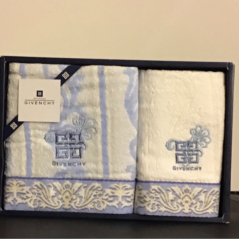 Givenchy 2pc in box